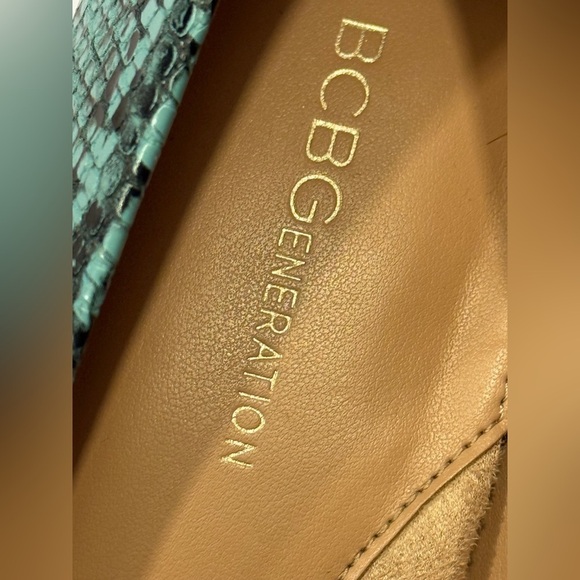BCBGeneration Skie Pointy Toe Faux Snake Skin Blue/Green and Black Pumps Sz 8.5 - Picture 12 of 14